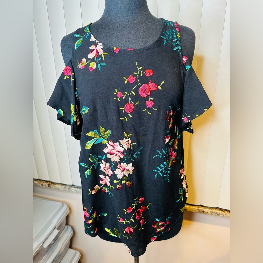 Karen Kane Black Floral Embroidered Cold Shoulder Blouse Size Small